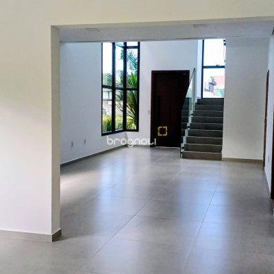 Casa de Condomínio com 260m², 4 quartos (sendo 3 suítes), 2 garagens, no bairro São João do Rio Vermelho em Florianópolis