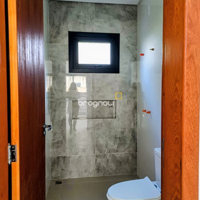 Casa de Condomínio com 260m², 4 quartos (sendo 3 suítes), 2 garagens, no bairro São João do Rio Vermelho em Florianópolis