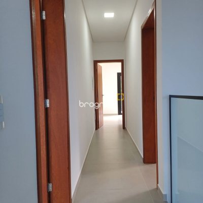 Casa de Condomínio com 260m², 4 quartos (sendo 3 suítes), 2 garagens, no bairro São João do Rio Vermelho em Florianópolis