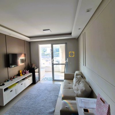Apartamento com 88m², 2 quartos (sendo 1 suíte), 1 garagem, no bairro Praia Comprida em São José