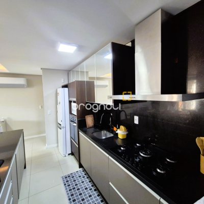 Apartamento com 88m², 2 quartos (sendo 1 suíte), 1 garagem, no bairro Praia Comprida em São José