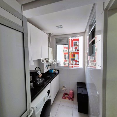 Apartamento com 88m², 2 quartos (sendo 1 suíte), 1 garagem, no bairro Praia Comprida em São José