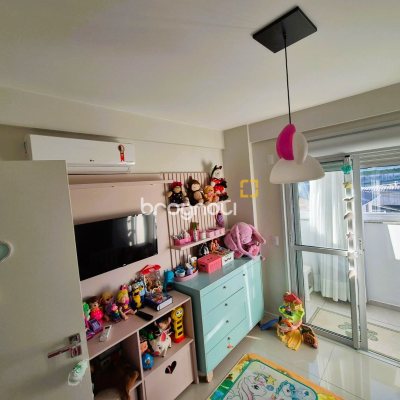 Apartamento com 88m², 2 quartos (sendo 1 suíte), 1 garagem, no bairro Praia Comprida em São José