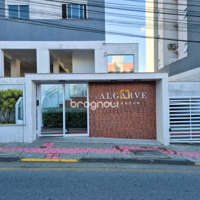 Apartamento com 88m², 2 quartos (sendo 1 suíte), 1 garagem, no bairro Praia Comprida em São José
