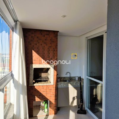 Apartamento com 88m², 2 quartos (sendo 1 suíte), 1 garagem, no bairro Praia Comprida em São José