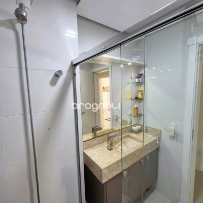Apartamento com 88m², 2 quartos (sendo 1 suíte), 1 garagem, no bairro Praia Comprida em São José