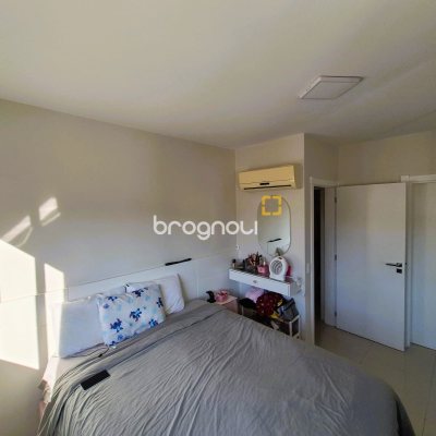 Apartamento com 88m², 2 quartos (sendo 1 suíte), 1 garagem, no bairro Praia Comprida em São José