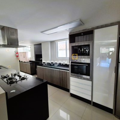 Apartamento com 88m², 2 quartos (sendo 1 suíte), 1 garagem, no bairro Praia Comprida em São José