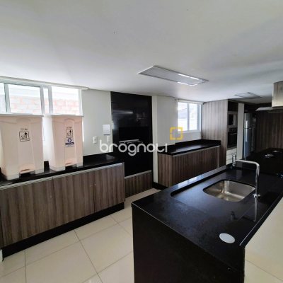 Apartamento com 88m², 2 quartos (sendo 1 suíte), 1 garagem, no bairro Praia Comprida em São José