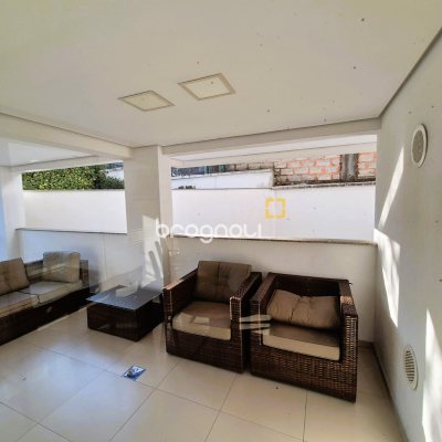 Apartamento com 88m², 2 quartos (sendo 1 suíte), 1 garagem, no bairro Praia Comprida em São José
