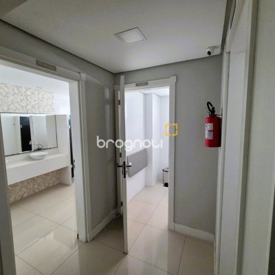 Apartamento com 88m², 2 quartos (sendo 1 suíte), 1 garagem, no bairro Praia Comprida em São José