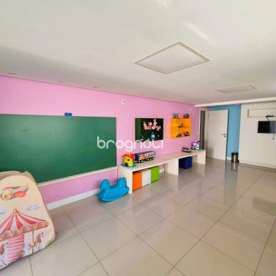 Apartamento com 88m², 2 quartos (sendo 1 suíte), 1 garagem, no bairro Praia Comprida em São José