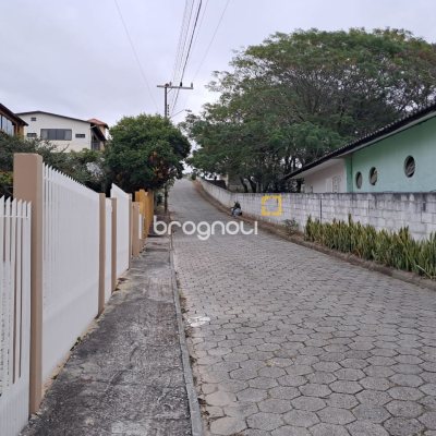 Apartamento com 56m², 2 quartos (sendo 1 suíte), 1 garagem, no bairro Santinho em Florianópolis