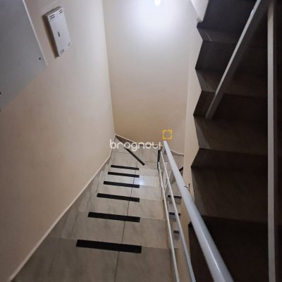 Apartamento com 56m², 2 quartos (sendo 1 suíte), 1 garagem, no bairro Santinho em Florianópolis
