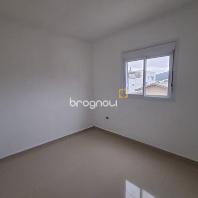 Apartamento com 56m², 2 quartos (sendo 1 suíte), 1 garagem, no bairro Santinho em Florianópolis