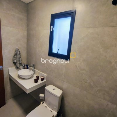 Casa com 200m², 4 quartos (sendo 1 suíte), 4 garagens, no bairro Córrego Grande em Florianópolis