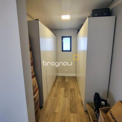 Casa com 200m², 4 quartos (sendo 1 suíte), 4 garagens, no bairro Córrego Grande em Florianópolis