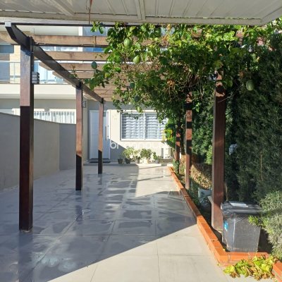 Casa com 103m², 2 quartos (sendo 2 suítes), 1 garagem, no bairro São João do Rio Vermelho em Florianópolis