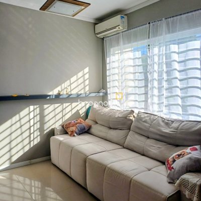 Casa com 103m², 2 quartos (sendo 2 suítes), 1 garagem, no bairro São João do Rio Vermelho em Florianópolis