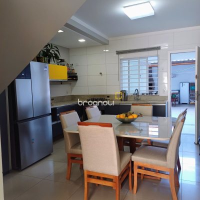 Casa com 103m², 2 quartos (sendo 2 suítes), 1 garagem, no bairro São João do Rio Vermelho em Florianópolis