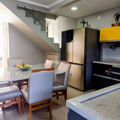 Casa com 103m², 2 quartos (sendo 2 suítes), 1 garagem, no bairro São João do Rio Vermelho em Florianópolis