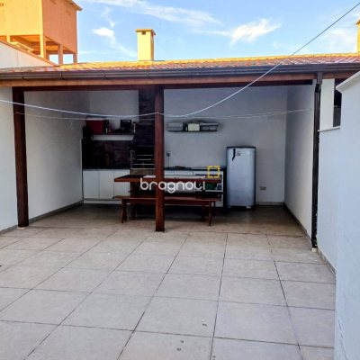 Casa com 103m², 2 quartos (sendo 2 suítes), 1 garagem, no bairro São João do Rio Vermelho em Florianópolis
