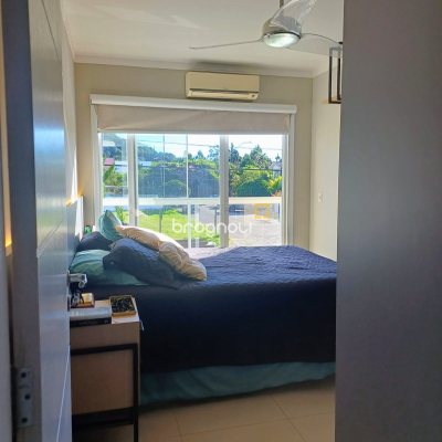 Casa com 103m², 2 quartos (sendo 2 suítes), 1 garagem, no bairro São João do Rio Vermelho em Florianópolis