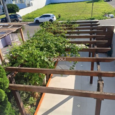 Casa com 103m², 2 quartos (sendo 2 suítes), 1 garagem, no bairro São João do Rio Vermelho em Florianópolis