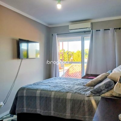Casa com 103m², 2 quartos (sendo 2 suítes), 1 garagem, no bairro São João do Rio Vermelho em Florianópolis
