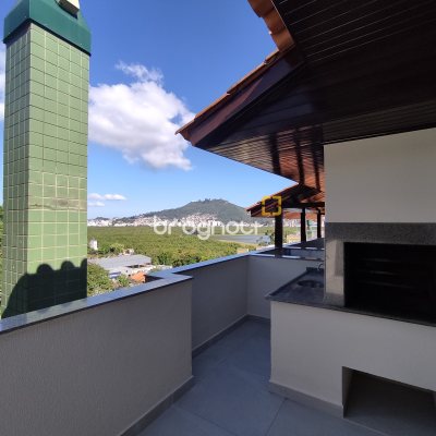 Cobertura com 183m², 3 quartos (sendo 1 suíte), 2 garagens, no bairro João Paulo em Florianópolis