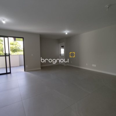 Cobertura com 183m², 3 quartos (sendo 1 suíte), 2 garagens, no bairro João Paulo em Florianópolis