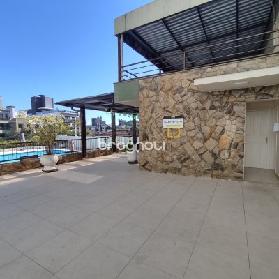 Cobertura com 183m², 3 quartos (sendo 1 suíte), 2 garagens, no bairro João Paulo em Florianópolis