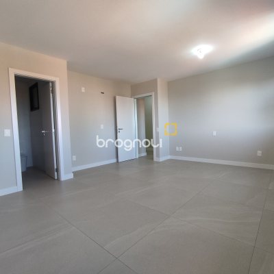 Cobertura com 183m², 3 quartos (sendo 1 suíte), 2 garagens, no bairro João Paulo em Florianópolis