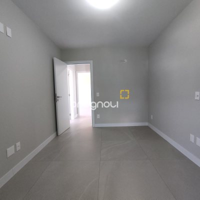 Cobertura com 183m², 3 quartos (sendo 1 suíte), 2 garagens, no bairro João Paulo em Florianópolis