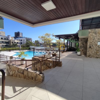 Cobertura com 183m², 3 quartos (sendo 1 suíte), 2 garagens, no bairro João Paulo em Florianópolis