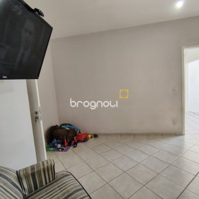 Casa com 128m², 3 quartos, 2 garagens, no bairro Capoeiras em Florianópolis