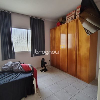 Casa com 128m², 3 quartos, 2 garagens, no bairro Capoeiras em Florianópolis