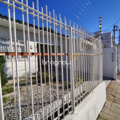 Casa com 128m², 3 quartos, 2 garagens, no bairro Capoeiras em Florianópolis