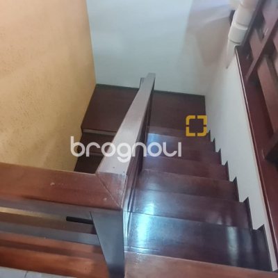 Casa com 249m², 4 quartos (sendo 2 suítes), 3 garagens, no bairro Coqueiros em Florianópolis