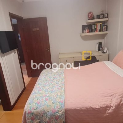 Casa com 249m², 4 quartos (sendo 2 suítes), 3 garagens, no bairro Coqueiros em Florianópolis