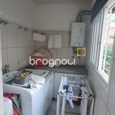 Casa com 249m², 4 quartos (sendo 2 suítes), 3 garagens, no bairro Coqueiros em Florianópolis