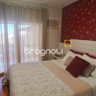 Casa com 249m², 4 quartos (sendo 2 suítes), 3 garagens, no bairro Coqueiros em Florianópolis