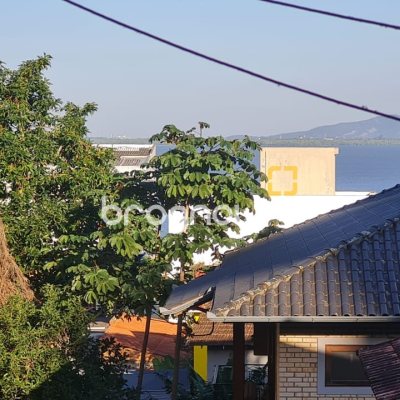 Casa com 249m², 4 quartos (sendo 2 suítes), 3 garagens, no bairro Coqueiros em Florianópolis