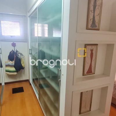 Casa com 249m², 4 quartos (sendo 2 suítes), 3 garagens, no bairro Coqueiros em Florianópolis