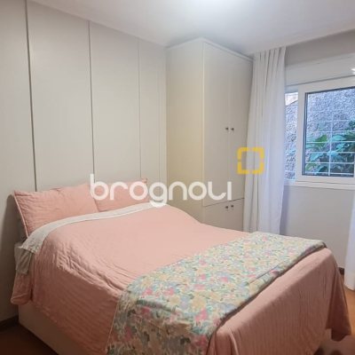Casa com 249m², 4 quartos (sendo 2 suítes), 3 garagens, no bairro Coqueiros em Florianópolis
