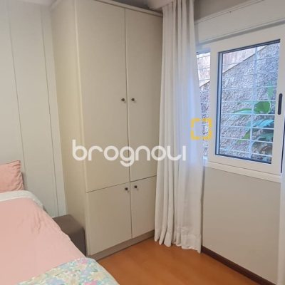 Casa com 249m², 4 quartos (sendo 2 suítes), 3 garagens, no bairro Coqueiros em Florianópolis