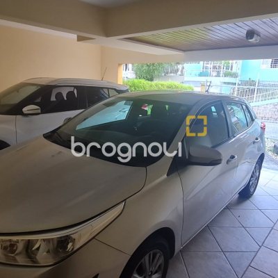 Casa com 249m², 4 quartos (sendo 2 suítes), 3 garagens, no bairro Coqueiros em Florianópolis