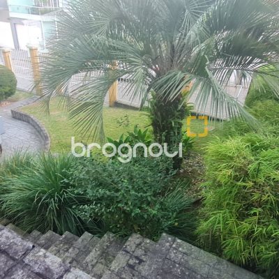Casa com 249m², 4 quartos (sendo 2 suítes), 3 garagens, no bairro Coqueiros em Florianópolis