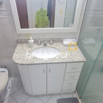 Casa com 249m², 4 quartos (sendo 2 suítes), 3 garagens, no bairro Coqueiros em Florianópolis
