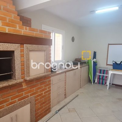 Casa com 249m², 4 quartos (sendo 2 suítes), 3 garagens, no bairro Coqueiros em Florianópolis